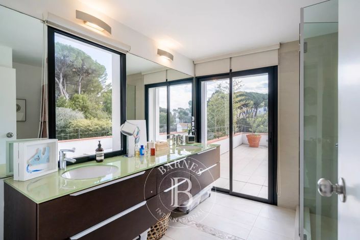 Image No.7-4 Bed House for sale