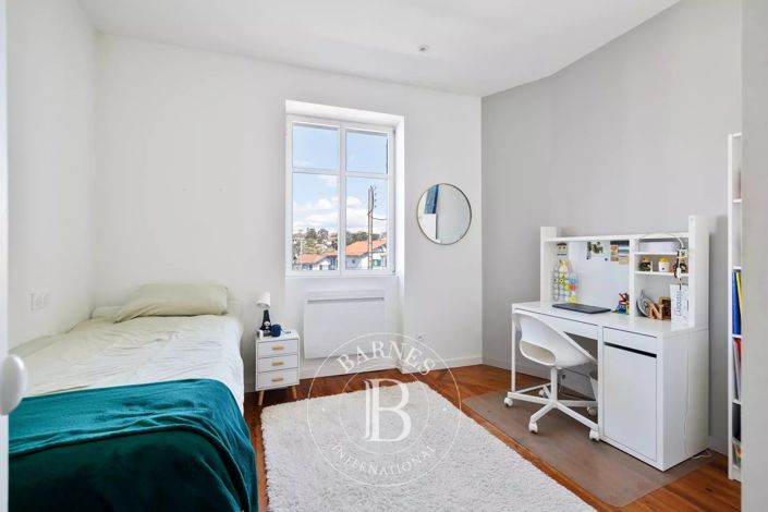 Image No.13-6 Bed House for sale