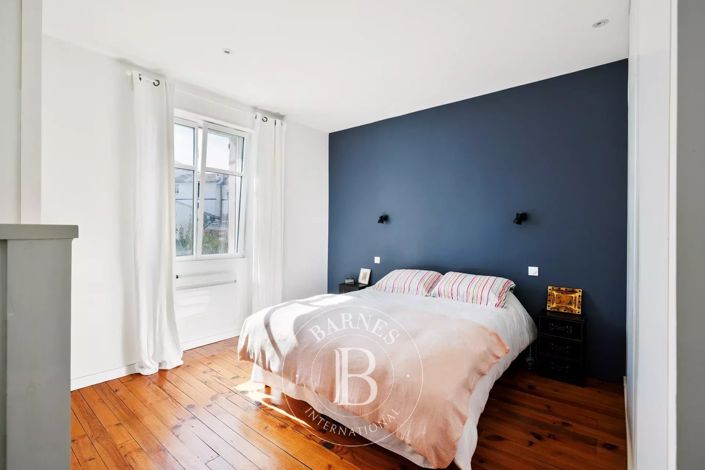 Image No.16-6 Bed House for sale