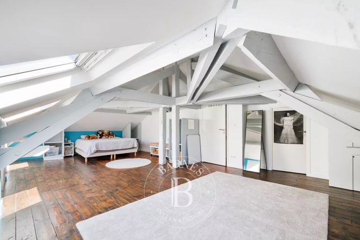 Image No.18-6 Bed House for sale