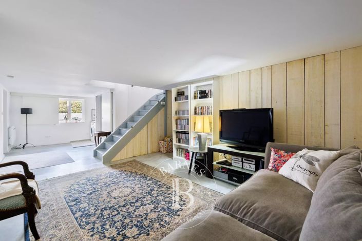 Image No.20-6 Bed House for sale