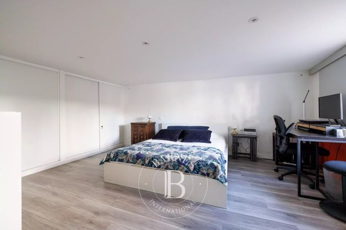 Image No.21-6 Bed House for sale