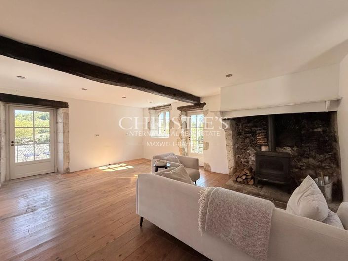 Image No.10-3 Bed House for sale
