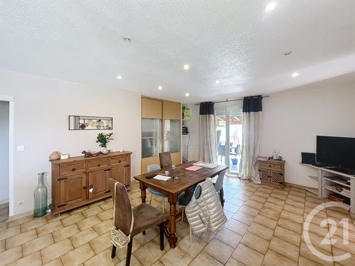 Image No.2-4 Bed House for sale
