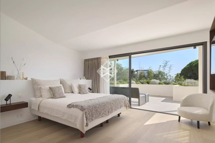 Image No.11-5 Bed House for sale