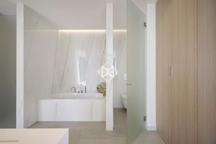 Image No.13-5 Bed House for sale