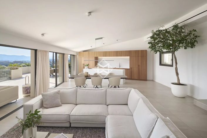 Image No.7-5 Bed House for sale