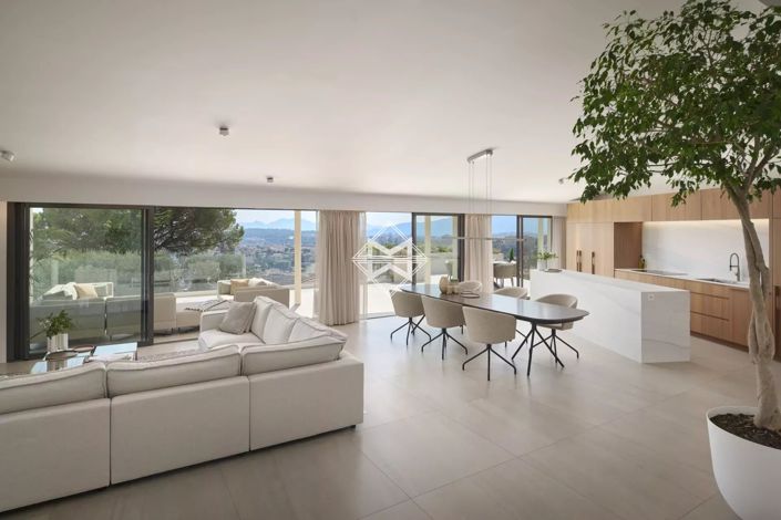 Image No.8-5 Bed House for sale