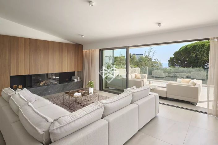 Image No.9-5 Bed House for sale