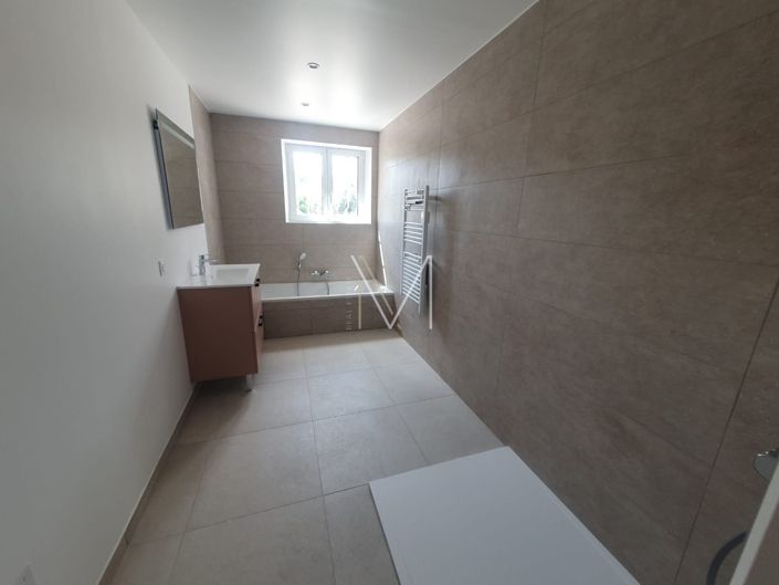 Image No.21-4 Bed House for sale