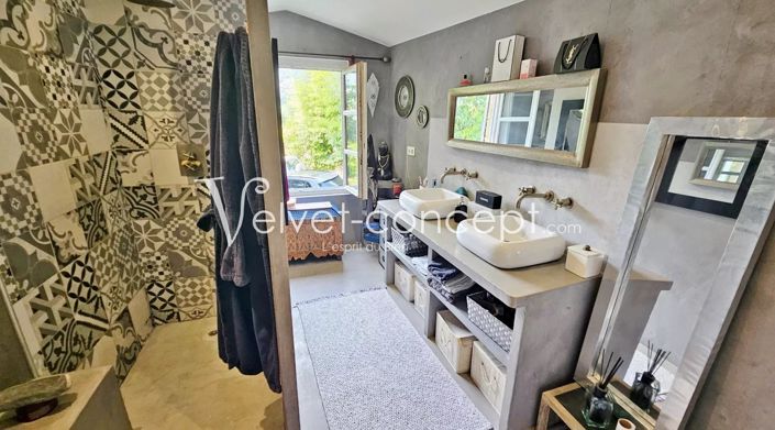 Image No.8-3 Bed House for sale