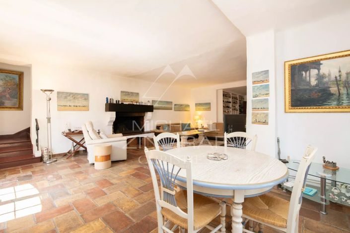 Image No.6-4 Bed House for sale