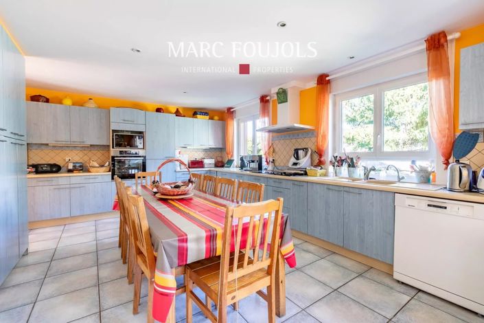 Image No.12-11 Bed House for sale