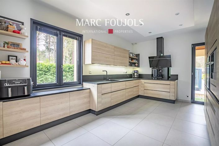 Image No.16-5 Bed House for sale