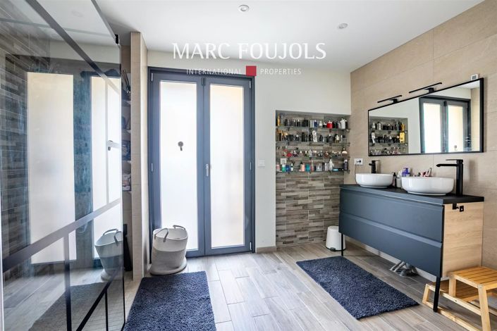 Image No.21-5 Bed House for sale