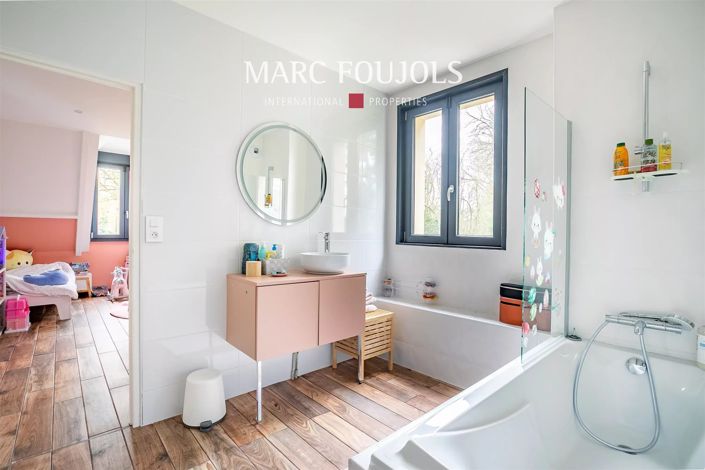 Image No.24-5 Bed House for sale