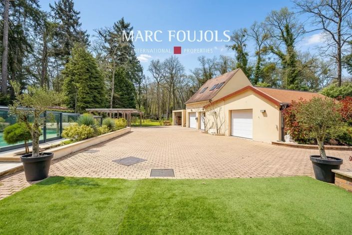 Image No.8-5 Bed House for sale