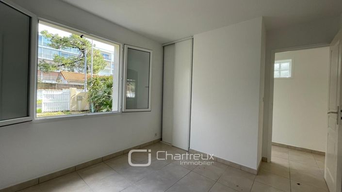 Image No.15-4 Bed House for sale