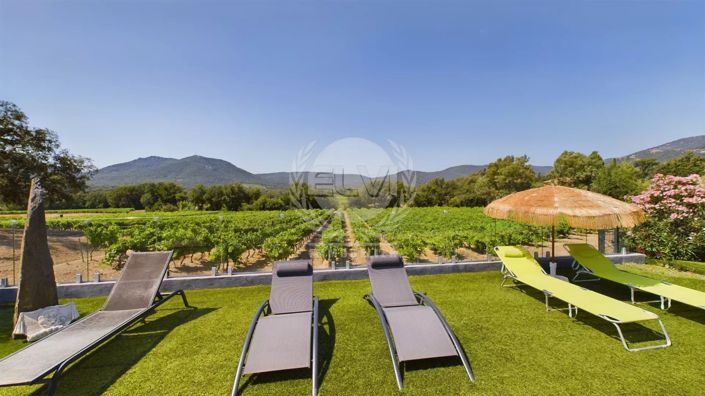 Image No.10-3 Bed House for sale