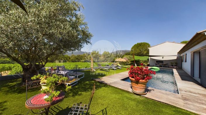 Image No.11-3 Bed House for sale