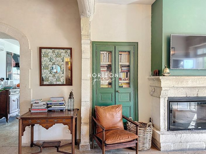 Image No.17-8 Bed Property for sale