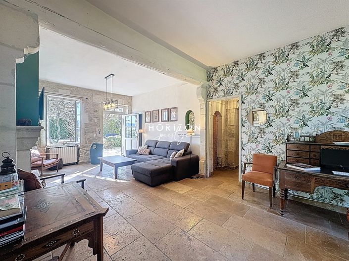 Image No.19-8 Bed Property for sale