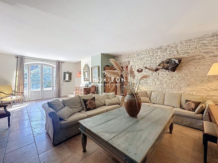 Image No.22-8 Bed Property for sale