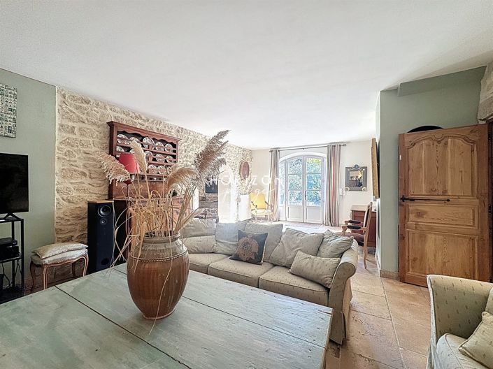 Image No.24-8 Bed Property for sale