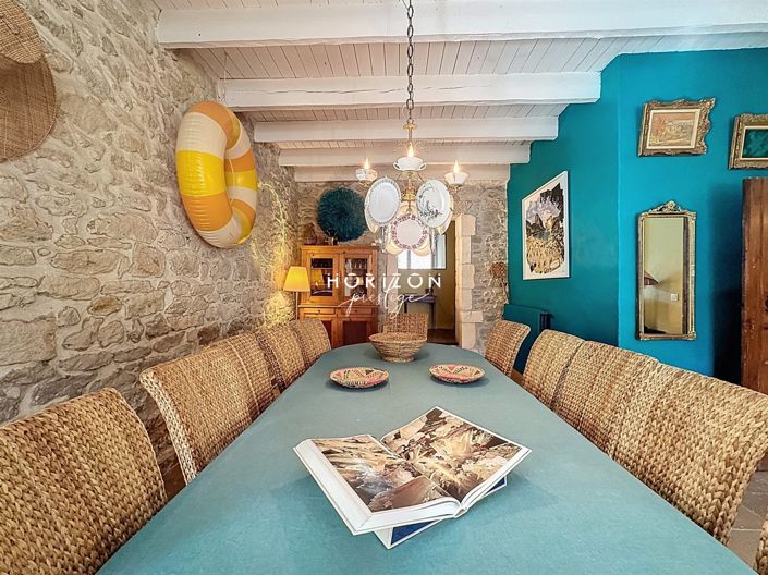 Image No.27-8 Bed Property for sale