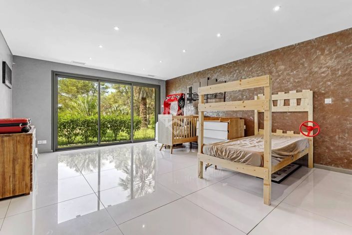 Image No.12-7 Bed House for sale