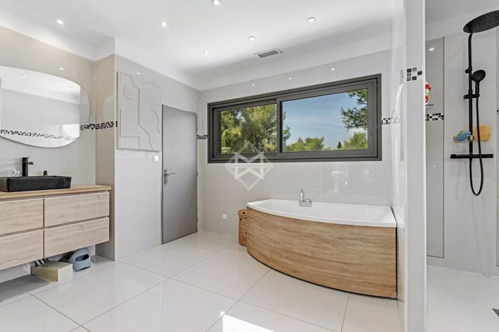 Image No.13-7 Bed House for sale