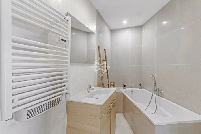 Image No.14-7 Bed House for sale