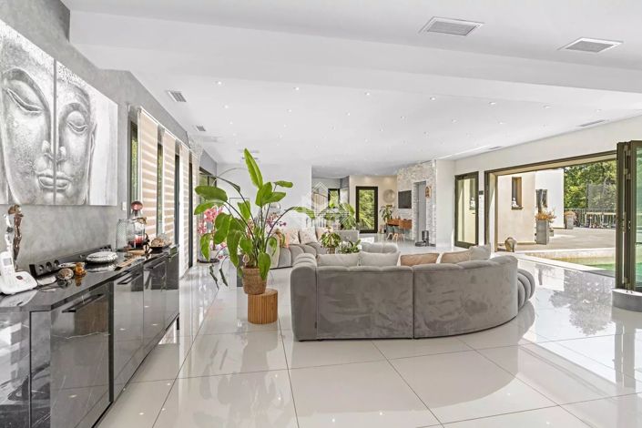 Image No.6-7 Bed House for sale