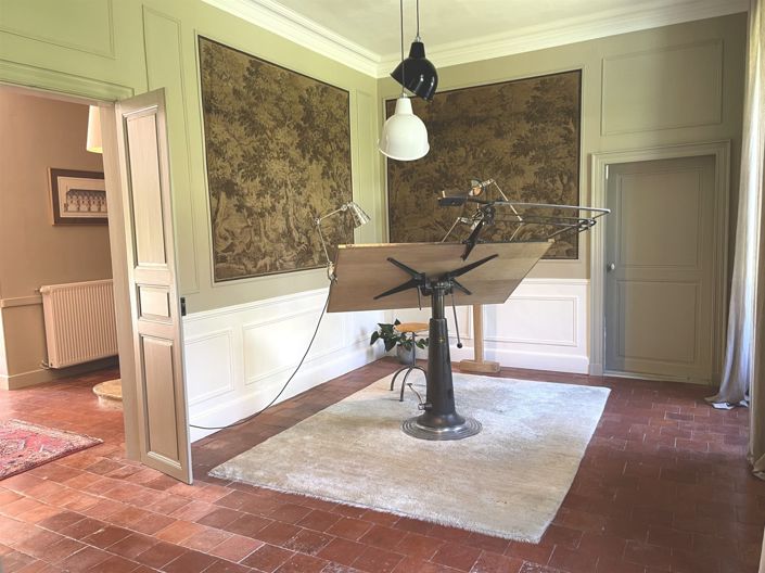 Image No.10-8 Bed Property for sale