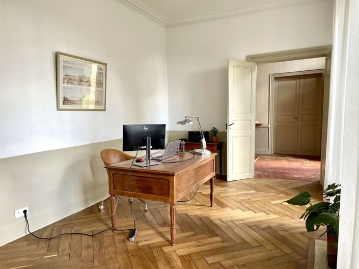 Image No.11-8 Bed Property for sale