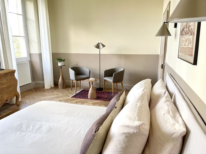 Image No.12-8 Bed Property for sale