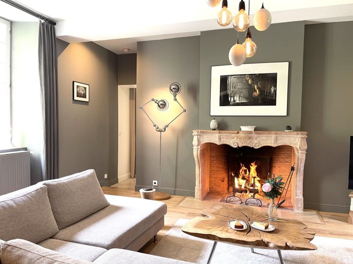 Image No.17-8 Bed Property for sale