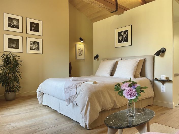 Image No.18-8 Bed Property for sale