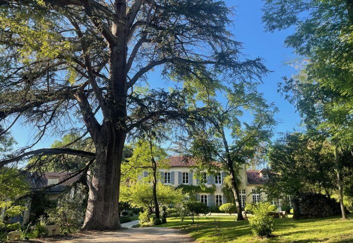 Image No.24-8 Bed Property for sale