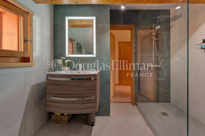 Image No.10-3 Bed House for sale