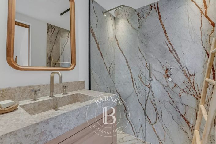 Image No.13-3 Bed House for sale