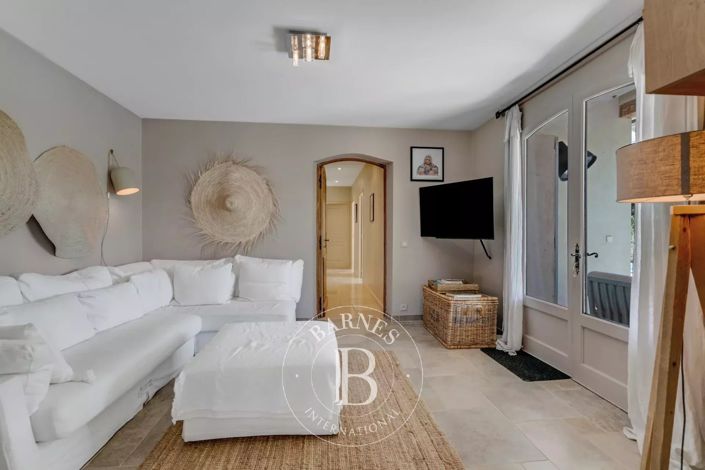 Image No.13-5 Bed House for sale