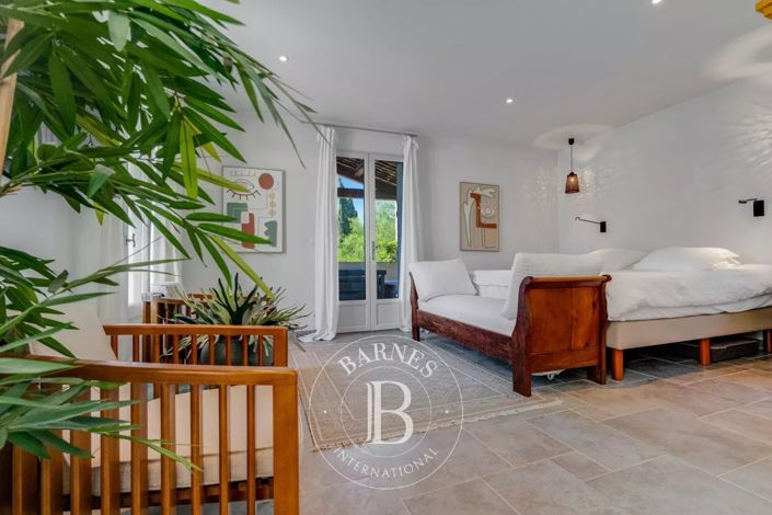 Image No.14-5 Bed House for sale