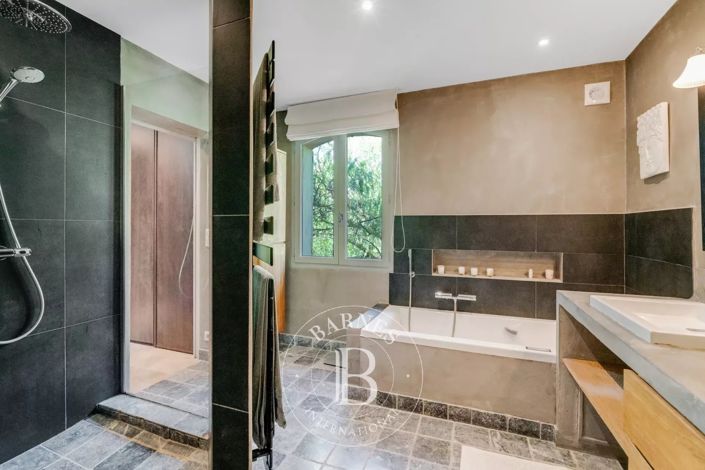 Image No.16-5 Bed House for sale