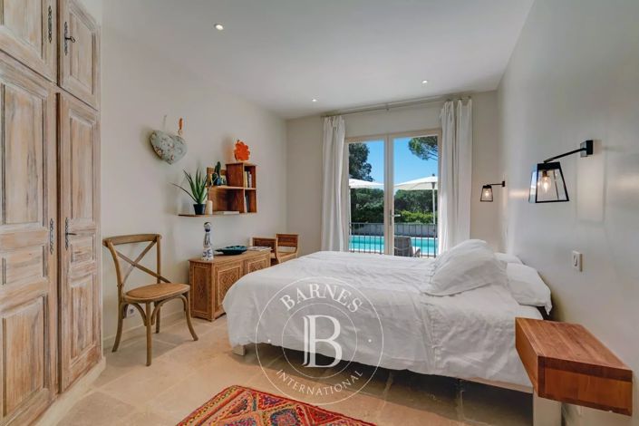 Image No.17-5 Bed House for sale