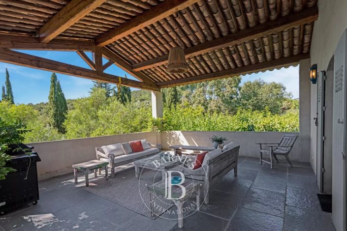 Image No.7-5 Bed House for sale