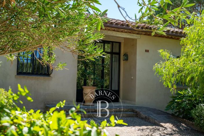 Image No.8-5 Bed House for sale