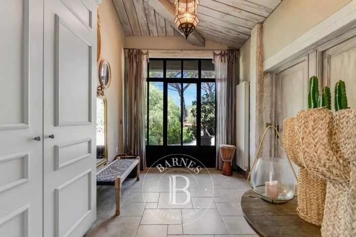 Image No.9-5 Bed House for sale