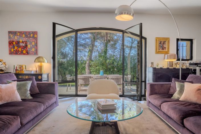 Image No.11-5 Bed House for sale