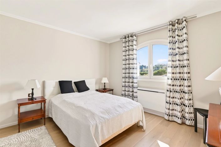 Image No.11-3 Bed House for sale